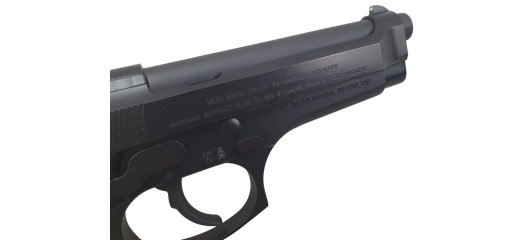 BRADERIE OCCASION - PISTOLET BERETTA 92FS CAL.9x19 ARME NEUVE DE PRESENTATION