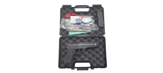 BRADERIE OCCASION - PISTOLET BERETTA 92FS CAL.9x19 ARME NEUVE DE PRESENTATION