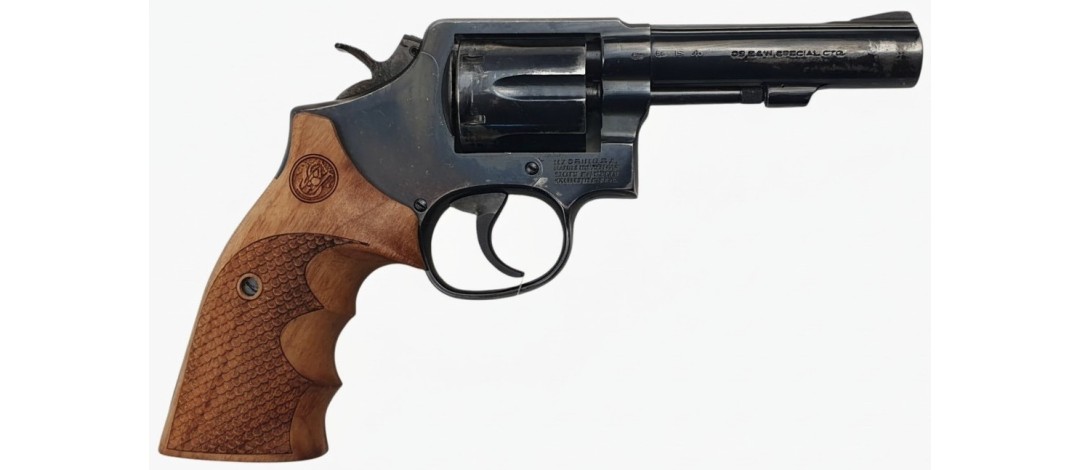 OCCASION - REVOLVER SMITH&WESSON MODEL 10-8 CALIBRE 38SP CANON 4" PLAQUETTES ERGONOMIQUES BOIS